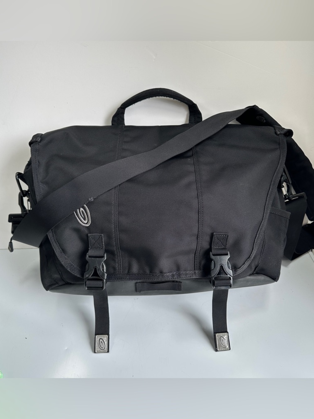 Timbuk2- Flight Classic Messenger Bag, Black, Size Medium